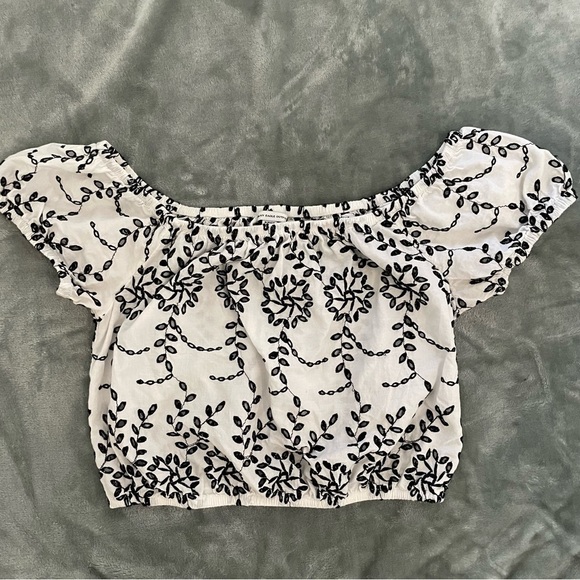 American Eagle Outfitters Off the Shoulder Crop Blouse Black & White Small - Picture 1 of 9